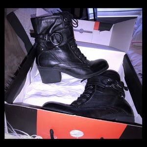 Guess boots